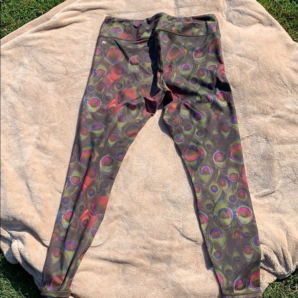 Peacock fabletics leggings - Picture 3 of 3